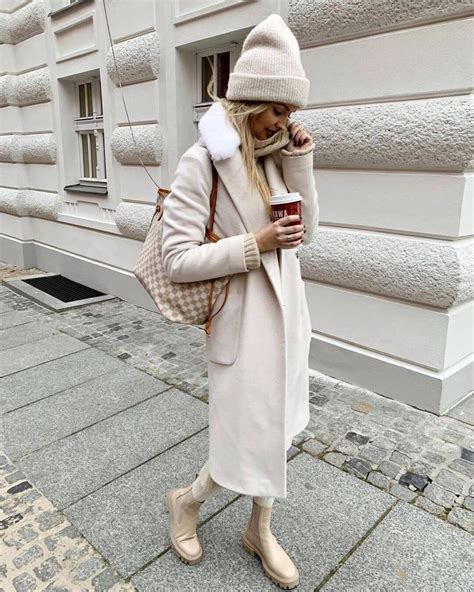 beige shoes outfits for women.